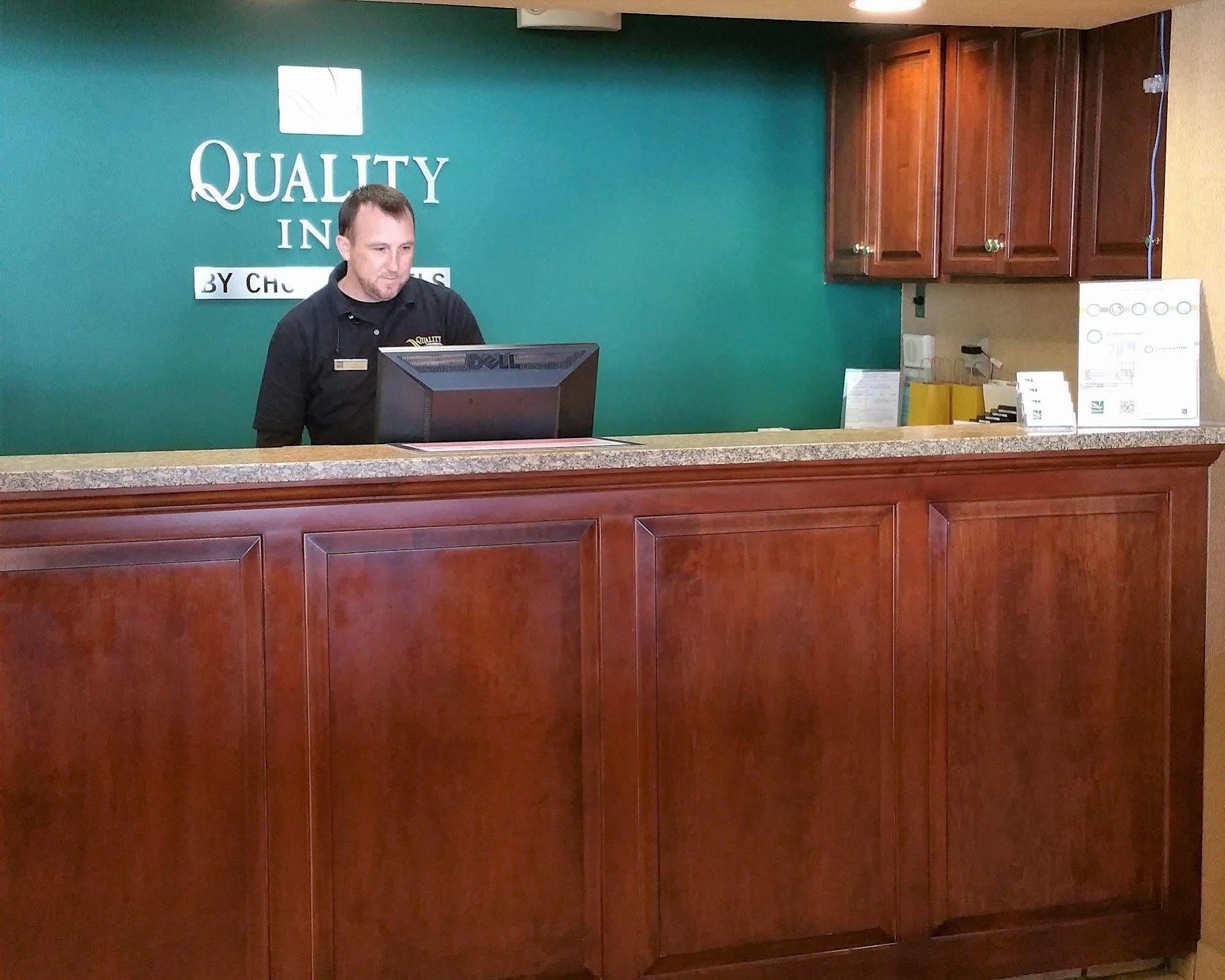 Quality Inn Mystic-Groton Buitenkant foto