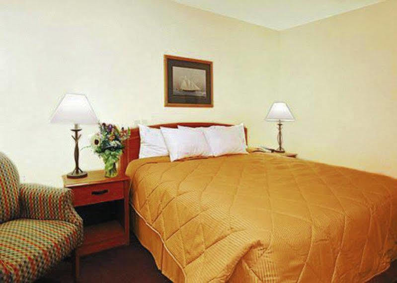Quality Inn Mystic-Groton Buitenkant foto